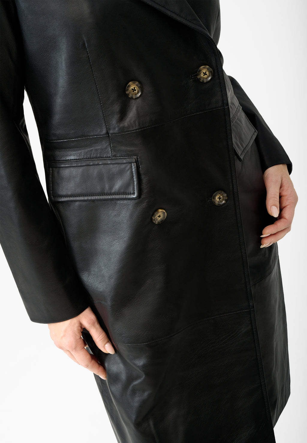 Monique Klassischer Ledermantel mit Reverskragen und Pattentaschen