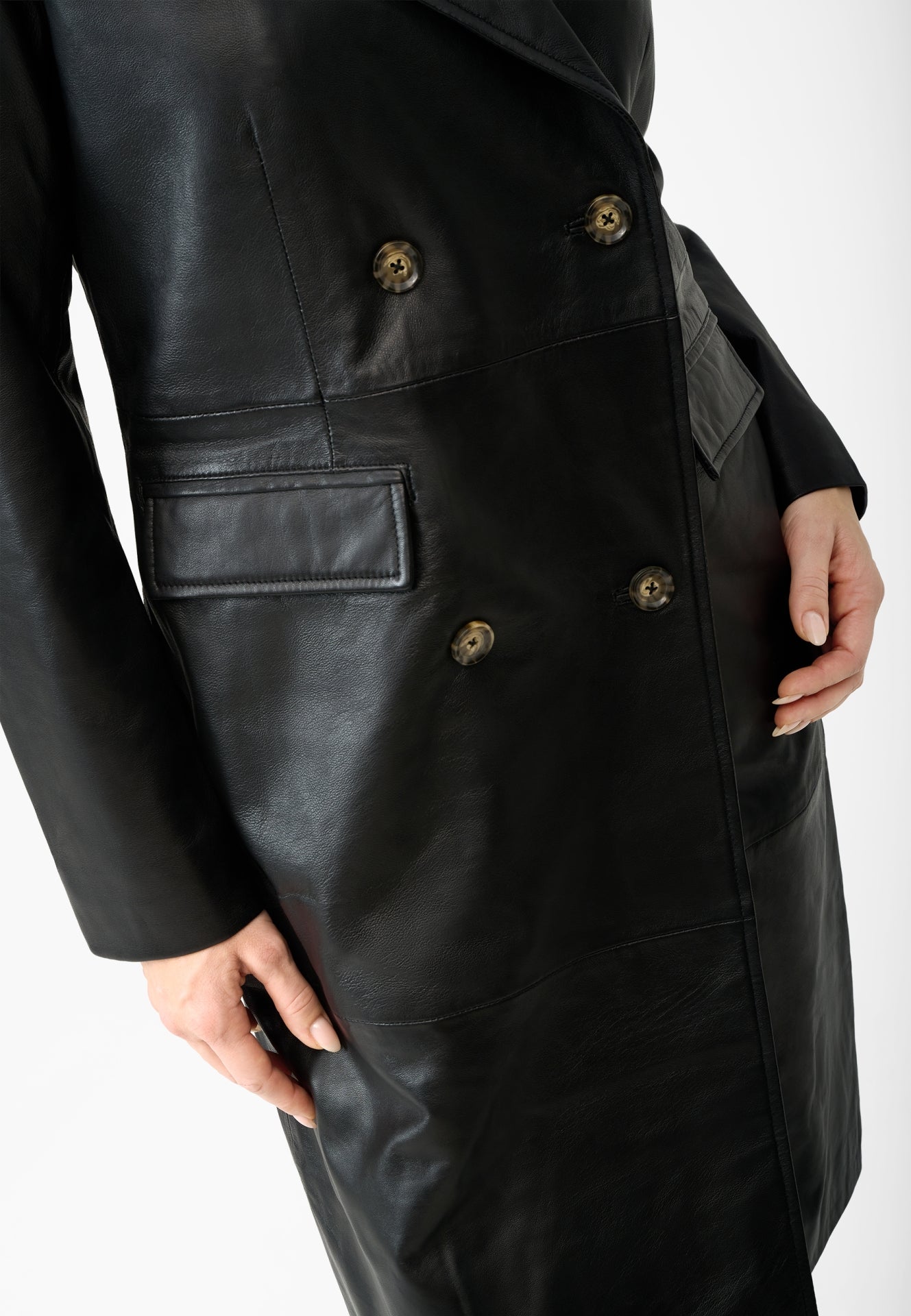 Monique Klassischer Ledermantel mit Reverskragen und Pattentaschen